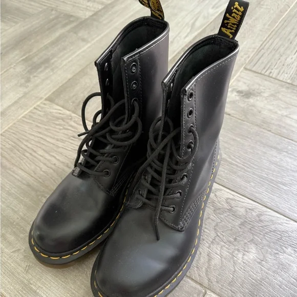 Dr. Martens 1460 Women’s Black Leather Boots Size 10 - Picture 3 of 10